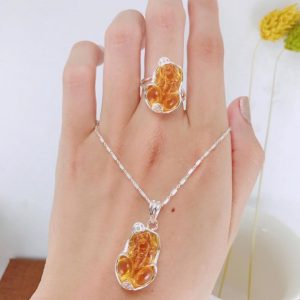 Hỏi đáp Mệnh thổ thì nên đeo tỳ hưu màu gì Văn Duyên