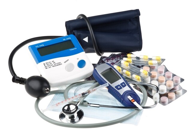 Bạn nên mua tặng bố mẹ các loại thiết bị y tế cần thiết để theo dõi sức khỏe hàng ngày