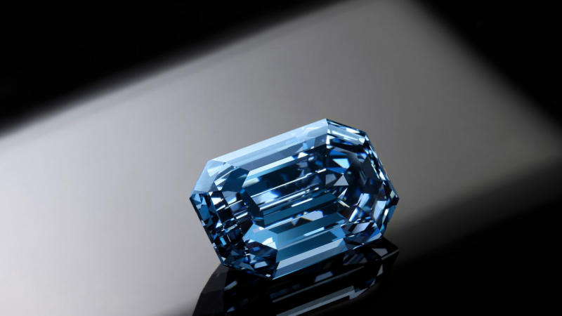 Kim cương xanh là loại đá quý hiếm và đắt đỏ